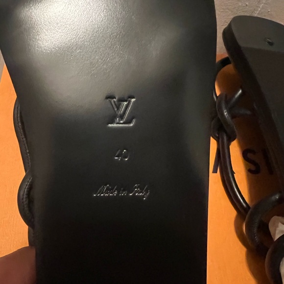 🖤🖤Louis Vuitton 🖤🖤 Black Leather Sandals - Picture 4 of 6